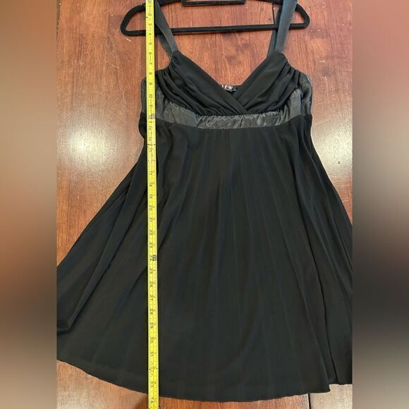 J.F.W. Dress   - Picture 5 of 6